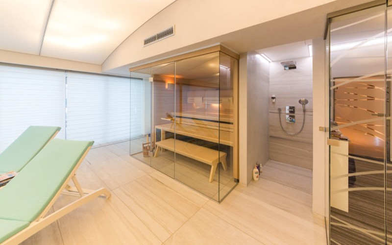 Prosklenná sauna Klafs v privátním wellness- referece Aquamarine Spa