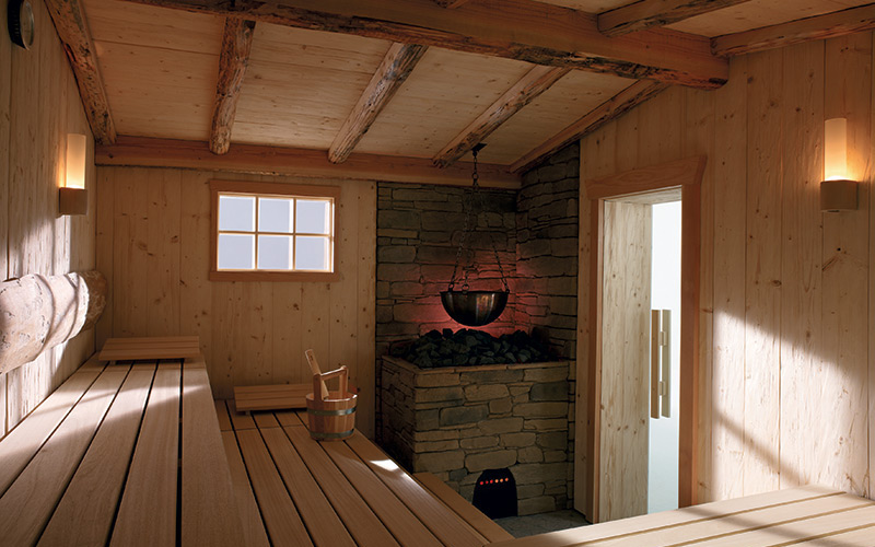 Venskovní srub s integrovanou saunou Klafs a unikátními kamny