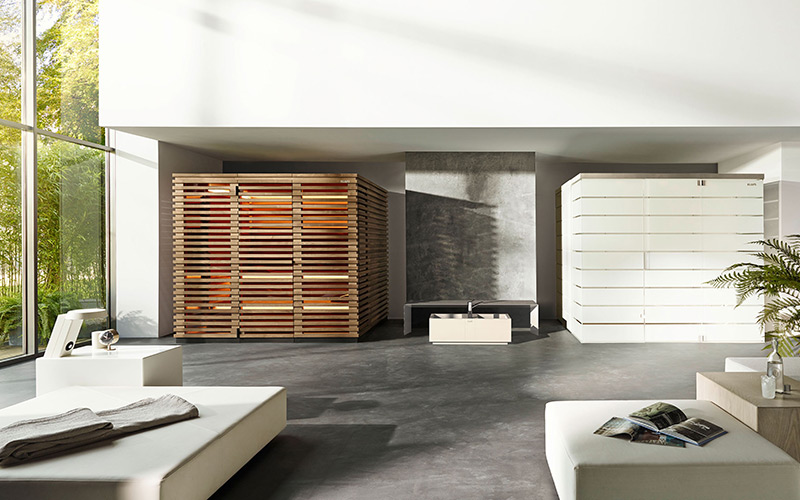 Designová finská sauna a pára Klafs Matteo v interiéru moderního domu