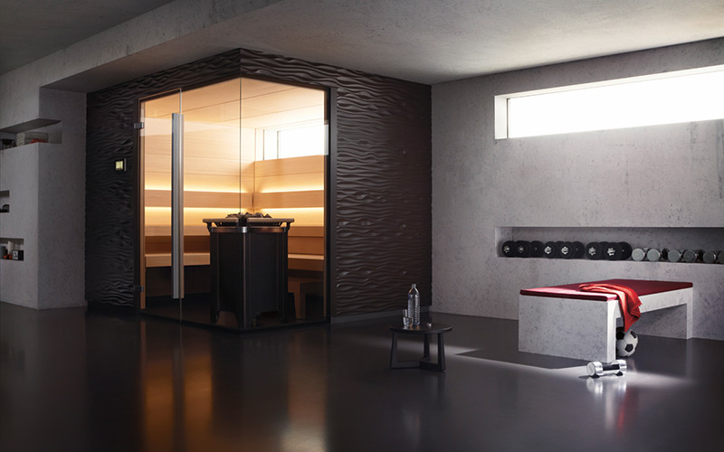 Minimalistická sauna Klafs Shape s nepřímým osvětlením a designovým obložením