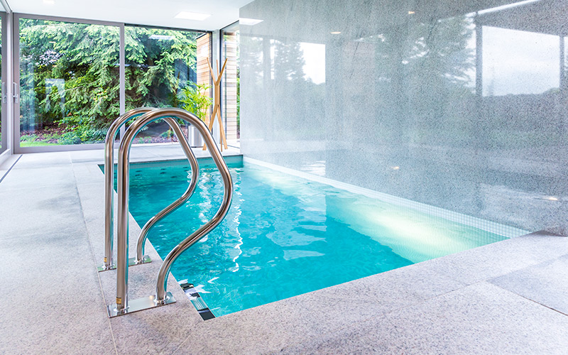 Luxusní betonový bazén Aquamarine Spa v rodinném domě