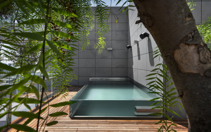 integrovaný nerezový bazén se skleněnými stěnami