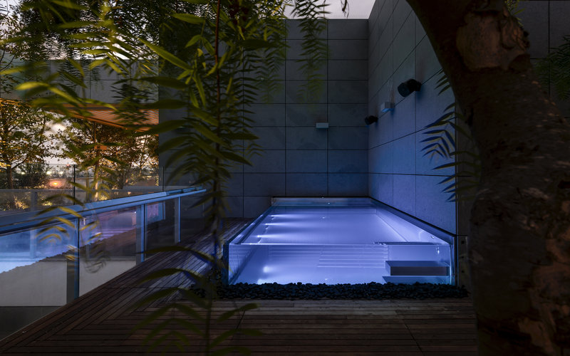 designový nerezový bazén se sklem